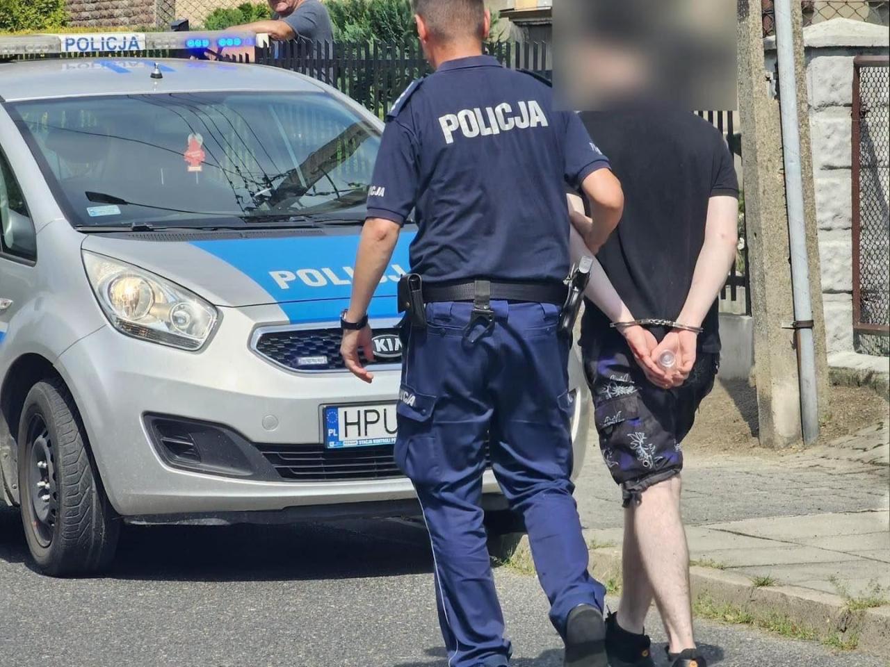 Błyskawiczna akcja w regionie. Kierowca ruszył w pościg, gdy zauważył zapłakanego chłopca biegnącego za rowerzystą