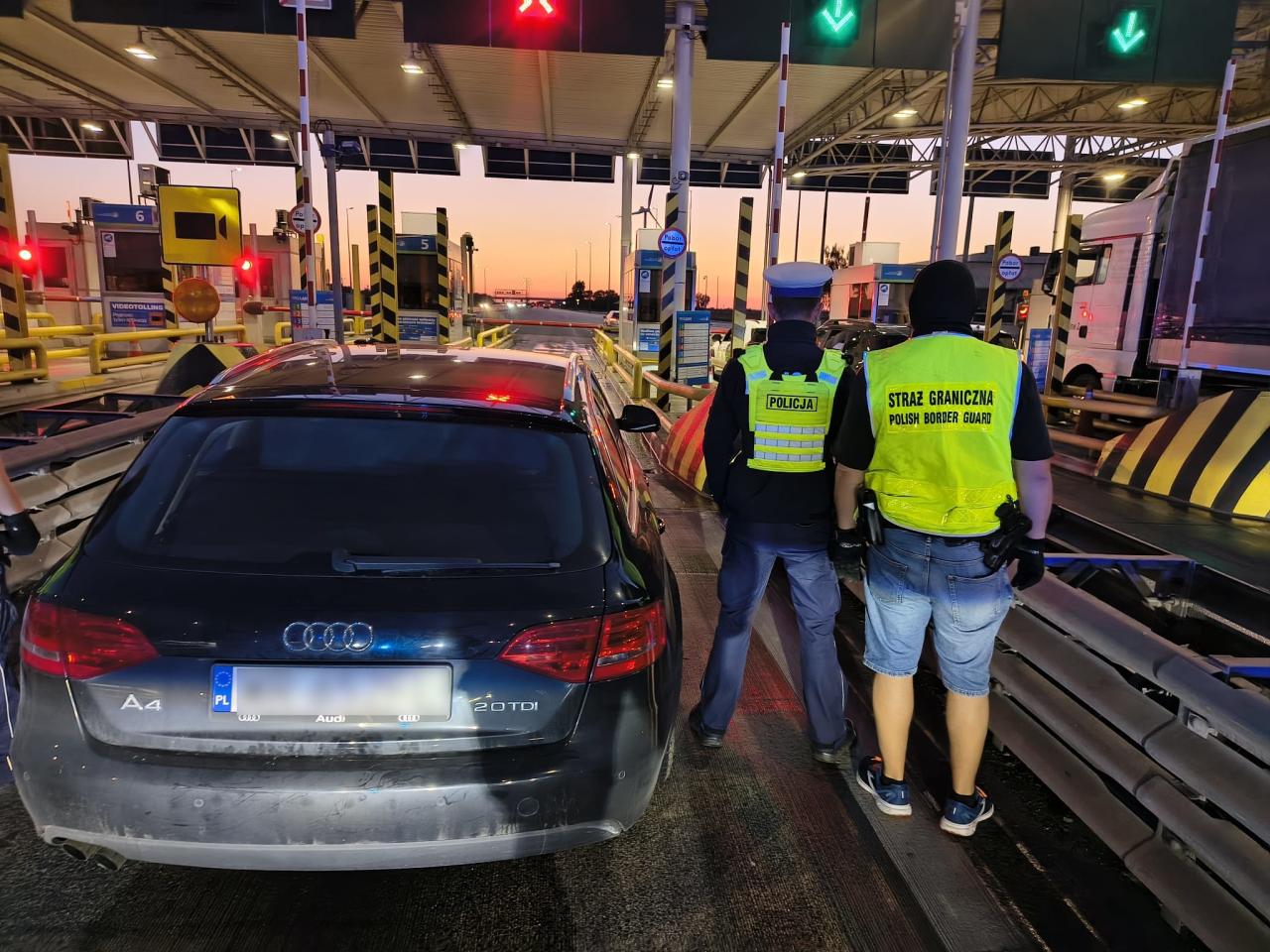 Ukrainiec zatrzymany do kontroli na A2. Przewoził nielegalnych migrantów z Afryki