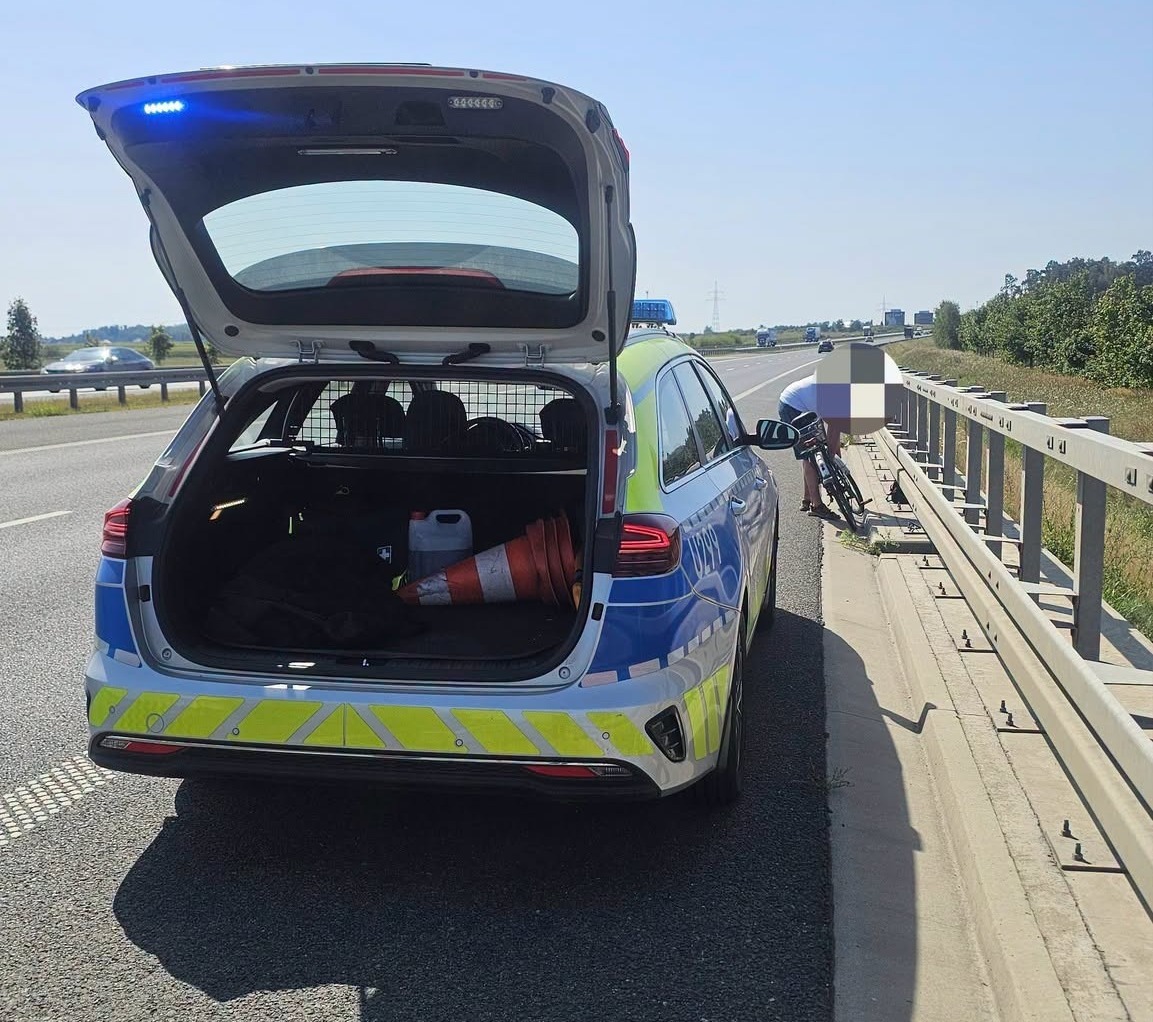 Rowerzysta na S5 w regionie. "To mogło skończyć się tragedią"