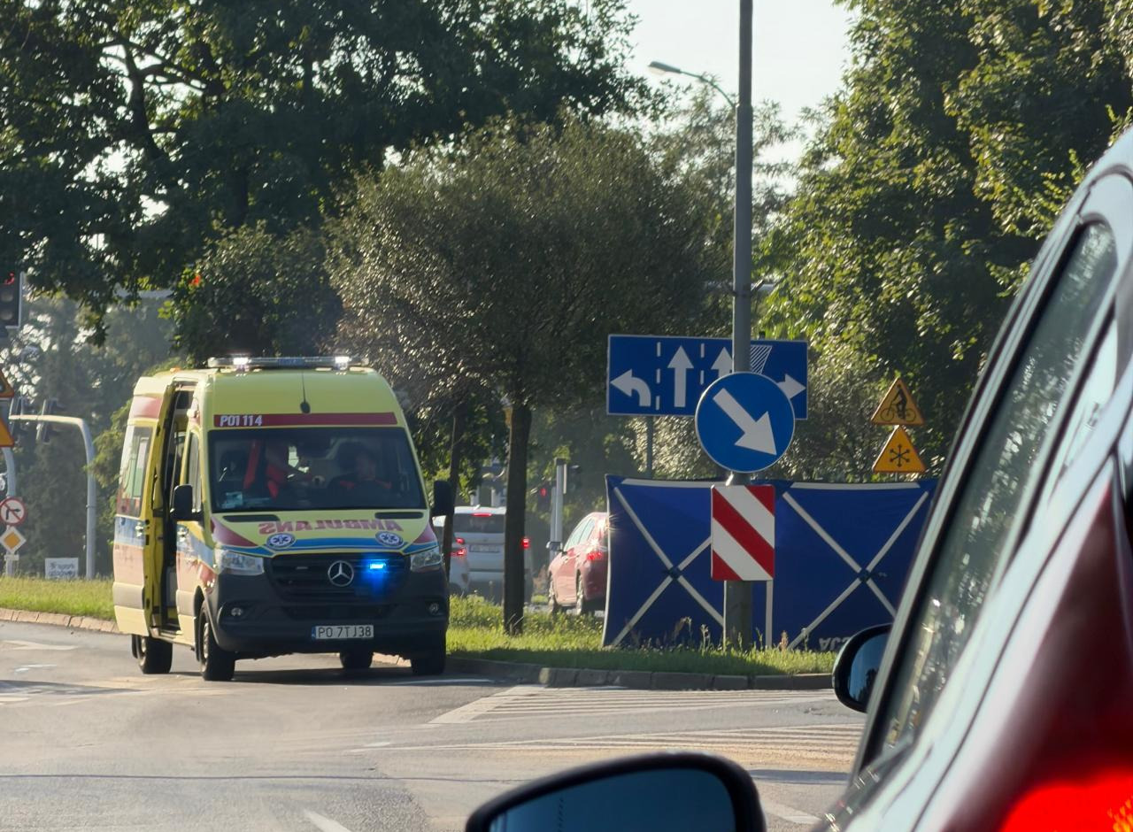 Policyjny parawan przy poznańskiej ulicy