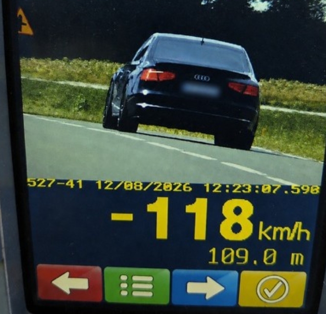 Kierowcy zaczęli traktować nowo wyremontowany odcinek drogi jak tor wyścigowy. 53-latek stracił prawo jazdy