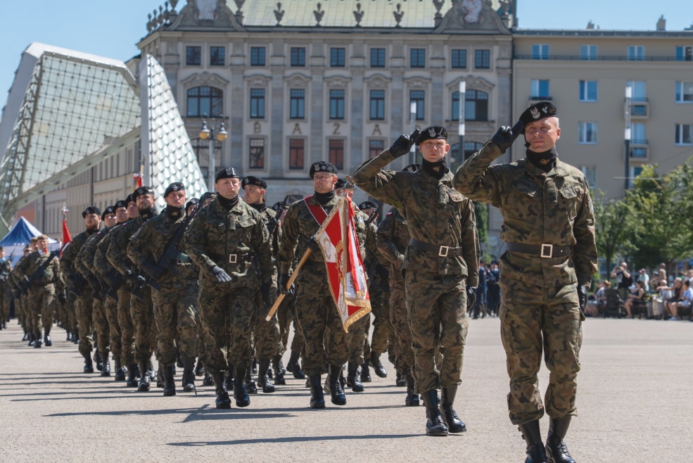 Na Placu Wolności odbyły się obchody Święta Wojska Polskiego. Muzeum Broni Pancernej zaprasza w sobotę do wspólnego świętowania