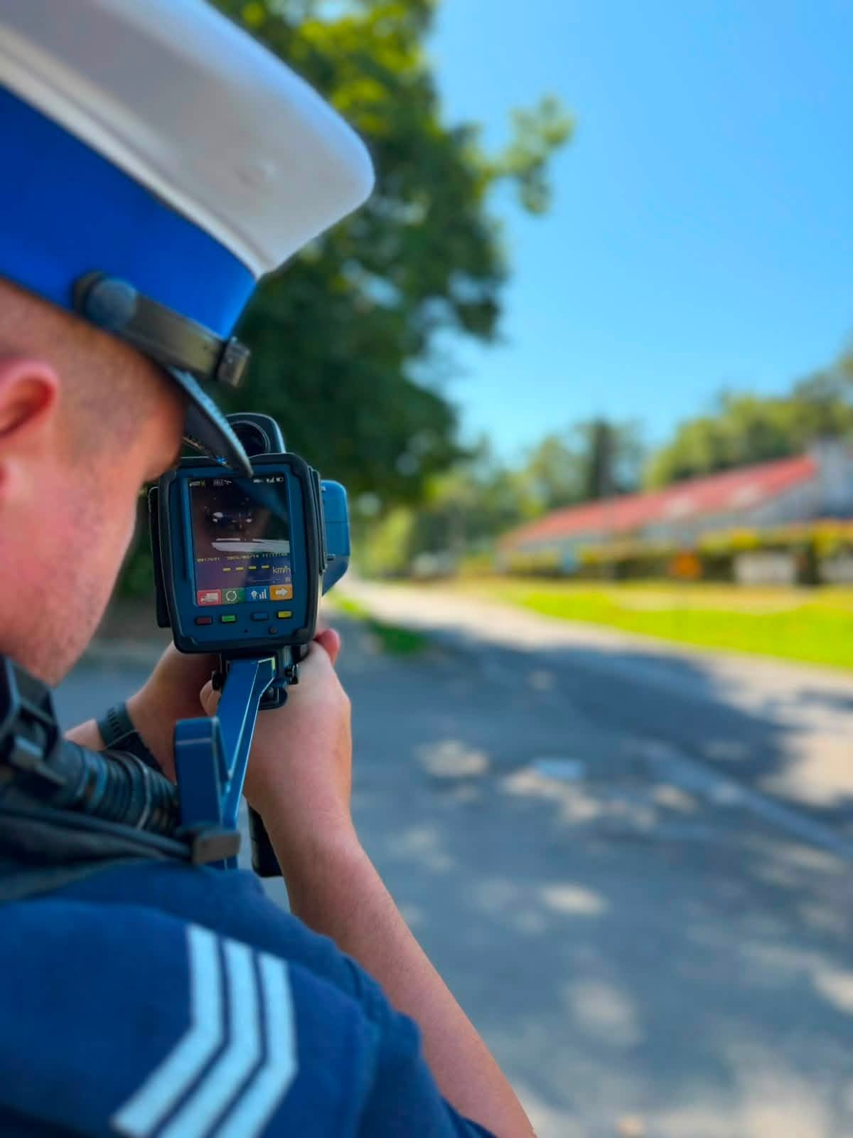 42-latek pędził po terenie zabudowanym 100km/h. To uszczupliło jego portfel