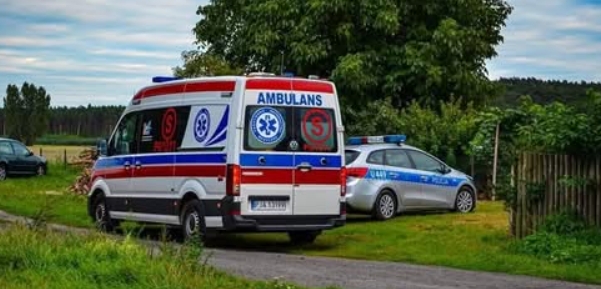 Agresywny mężczyzna zaatakował ratowników medycznych. Pojechali pomóc poszkodowanemu, który spadł ze schodów