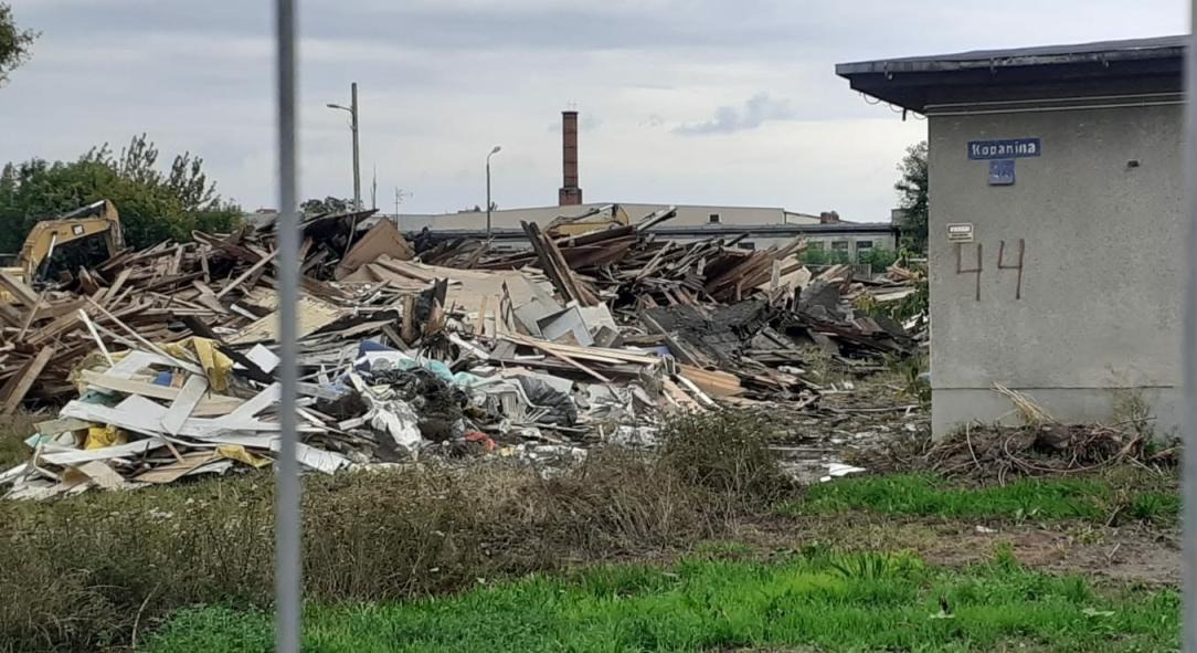 Wyburzono już prawie wszystkie baraki na Kopaninie. Mają powstać tu mieszkania komunalne