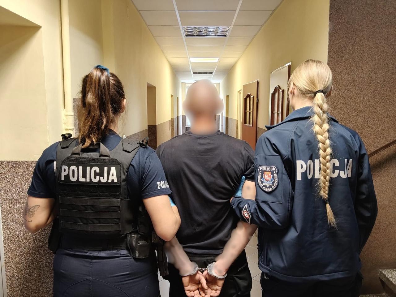 Włamał się do mieszkania i urządził sobie kryjówkę na strychu