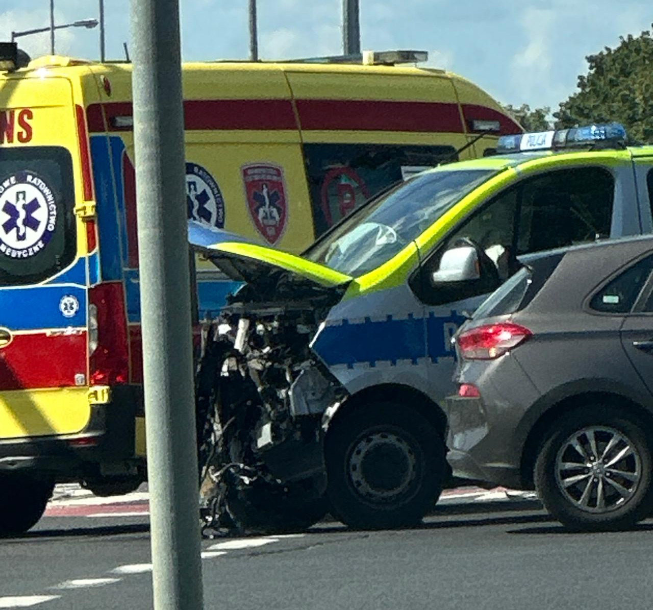Wypadek z udziałem policyjnego radiowozu w Poznaniu. Są poszkodowani