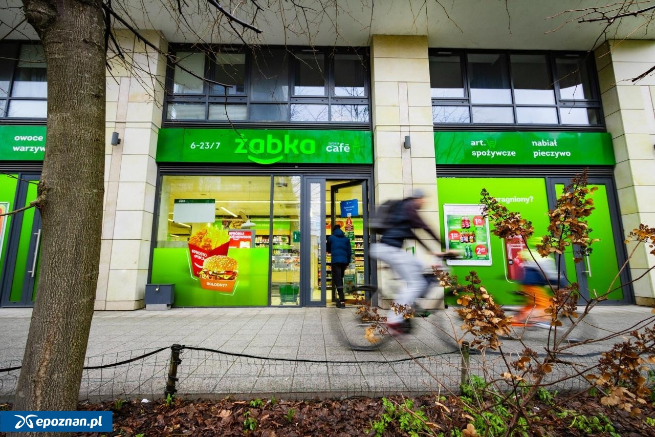 Poznańska prokuratura bada cyberatak na Żabkę. Śledczy sprawdzają, jak doszło do wycieku