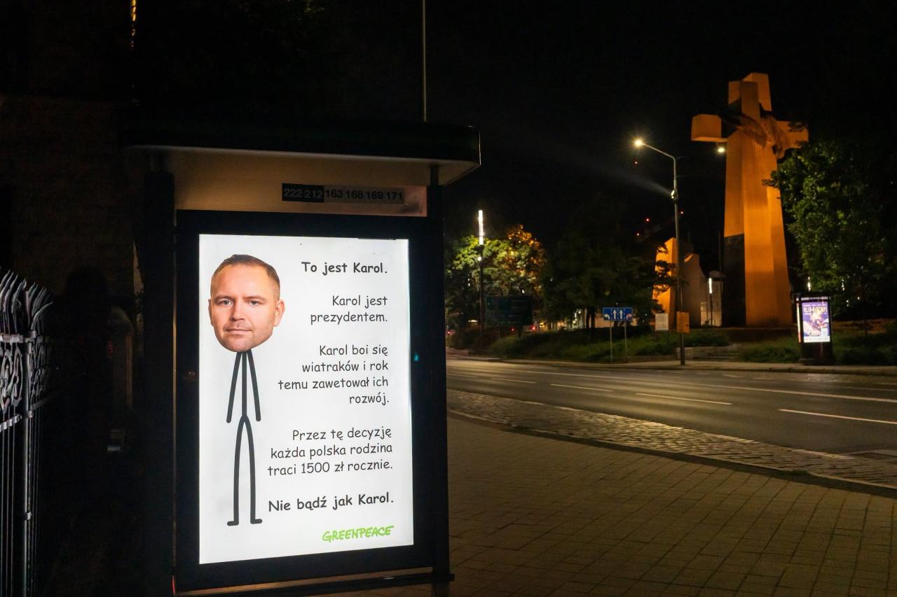 Poznań oklejony plakatami z Karolem Nawrockim. "Nie bądź jak Karol"