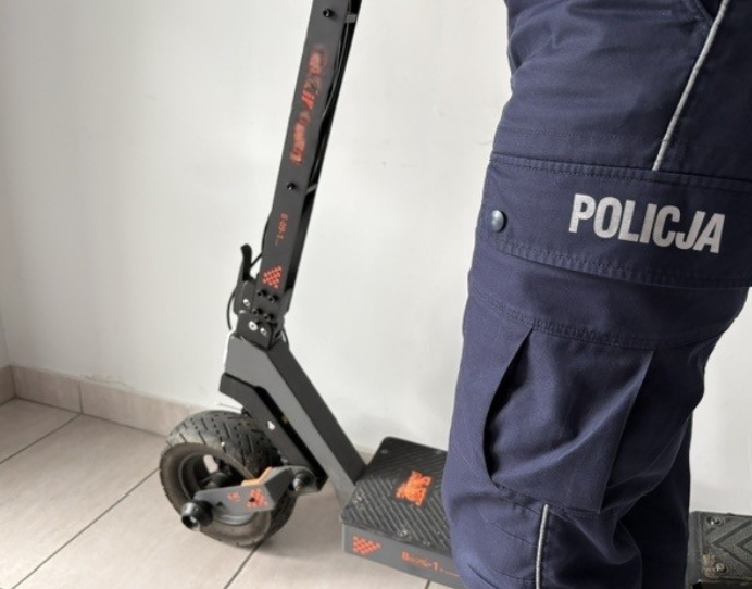 14-latek uciekał hulajnogą przed policją. Okazało się, iż ściągnął blokadę w jednośladzie
