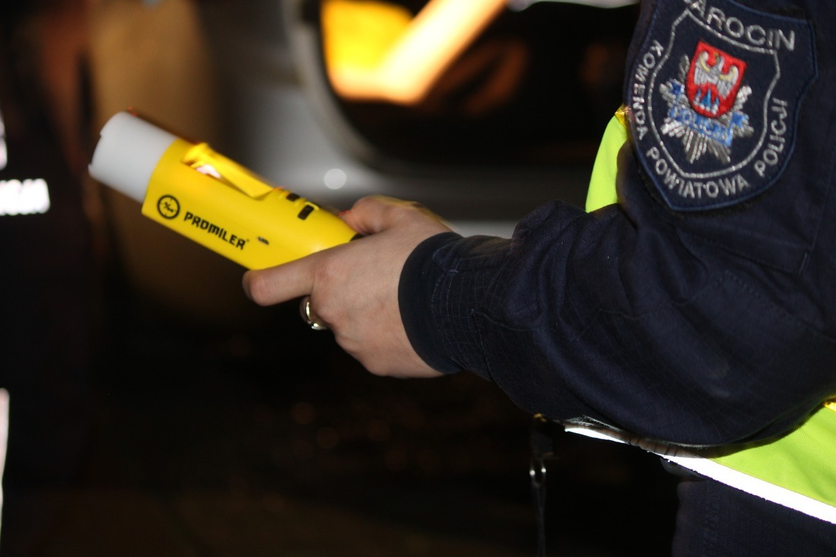 Skrajnie pijany 63-latek urządził sobie parking na skrzyżowaniu