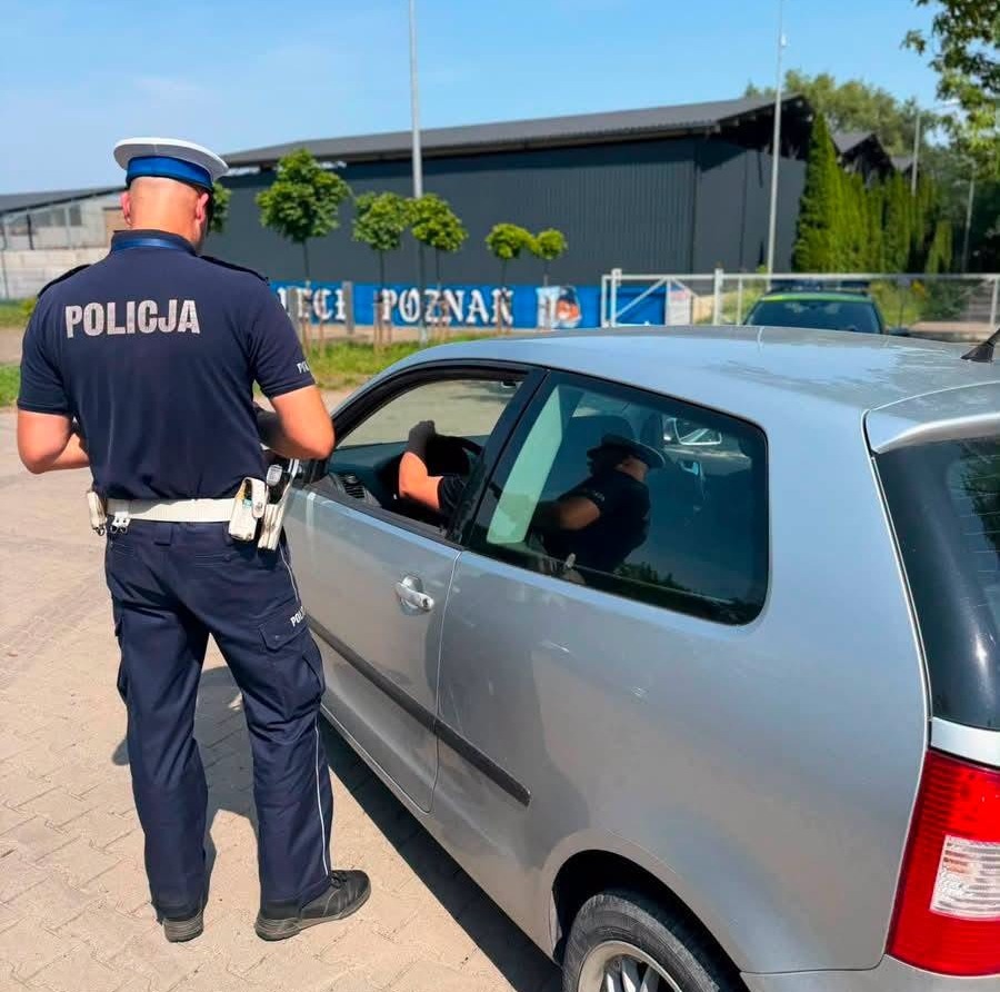 Drogę w regionie zamienił w tor wyścigowy. 18-latek chciał błysnąć, skończyło się poważnymi konsekwencjami nie tylko dla niego