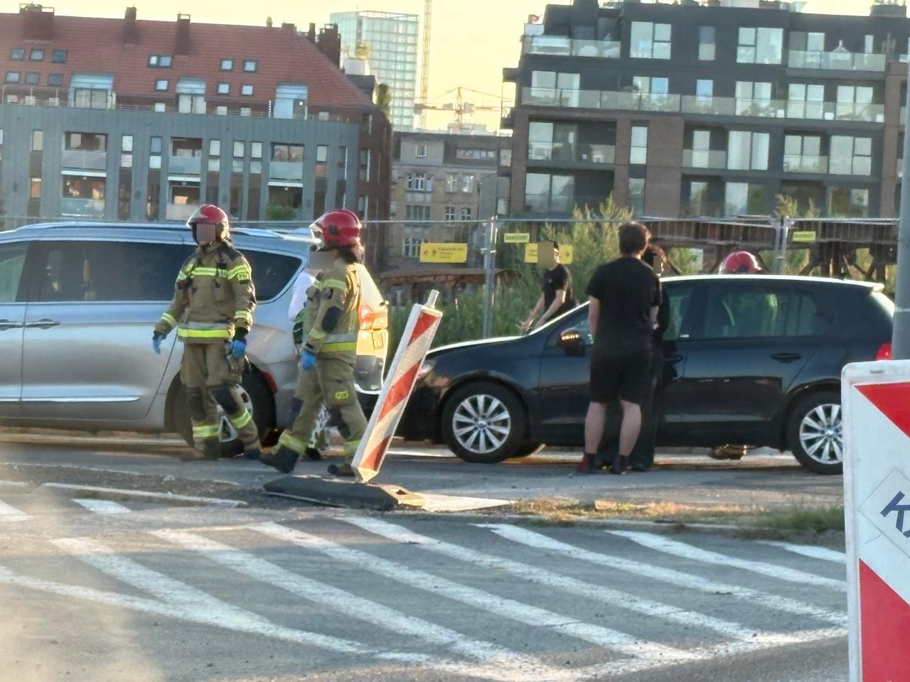 Zderzenie dwóch pojazdów w Poznaniu. "Przy remontowanym moście"
