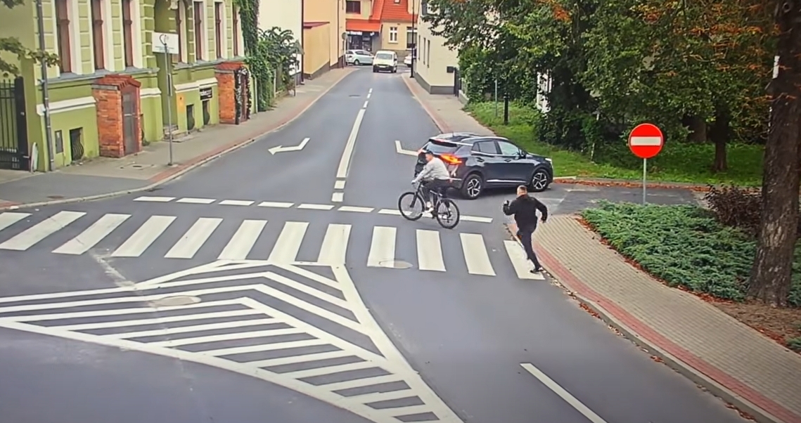 Policjanci z regionu w pościgu za rowerzystą. Jest nagranie