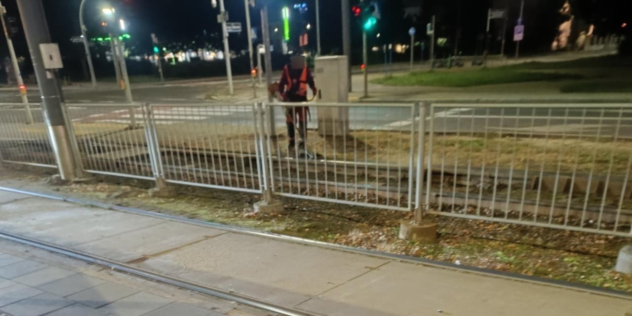 4:00 rano, a tu koszą zieleń przy torowisku "i w dodatku krzyczą". Co na to MPK?