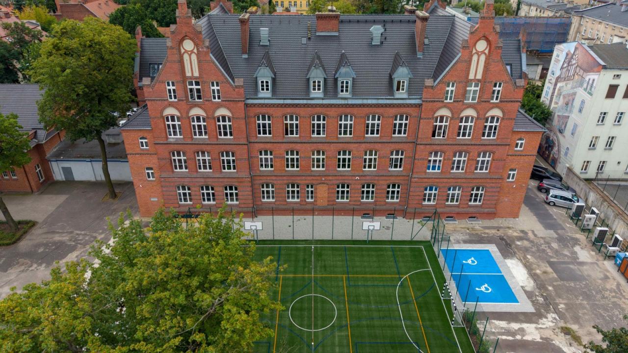 Nowość przy poznańskiej szkole. "Uczniowie mają dodatkowy powód, by chętnie wrócić do niej po wakacjach."