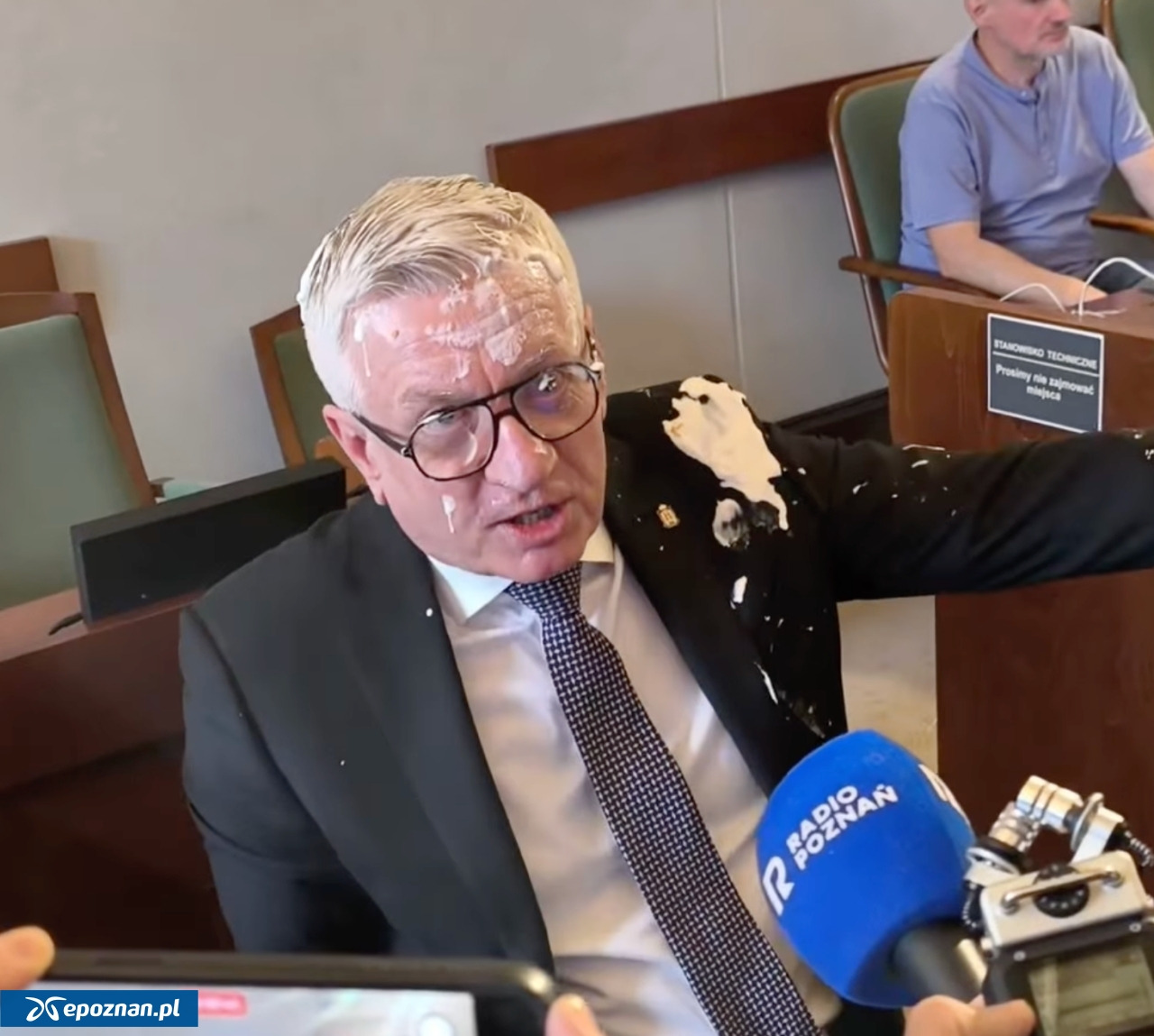 Wciąż realizowane są przesłuchania po ataku ciastem na prezydenta Poznania. "To zabieranie czasu policji"