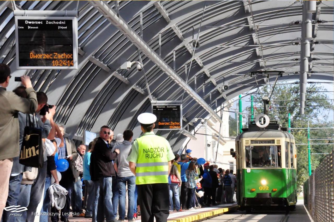 13 lat temu otwarto trasę tramwajową, bez której dziś wielu nie wyobraża sobie funkcjonowania. Były tort i orkiestra!