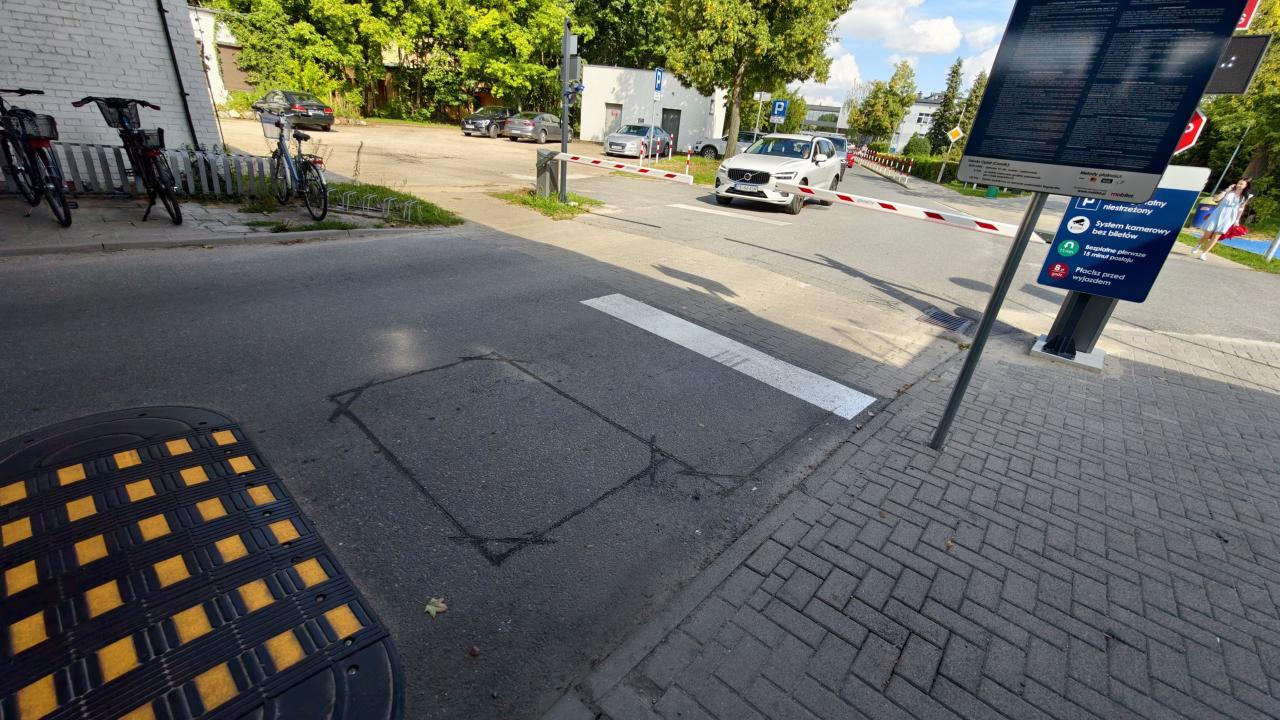 Nowy system parkowania przy wielkopolskim szpitalu budzi kontrowersje. Jest oświadczenie dyrekcji