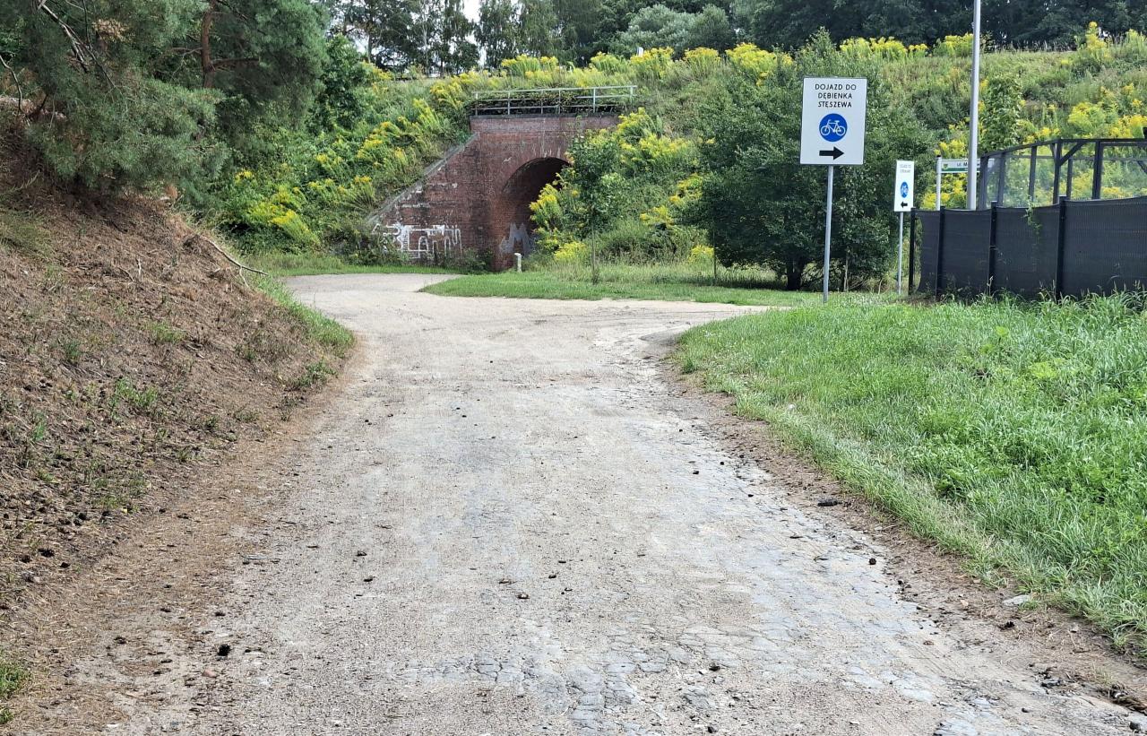 Antyrowerówka pod Poznaniem? Zamiast teleportacji objazd po klepisku i torze z przeszkodami