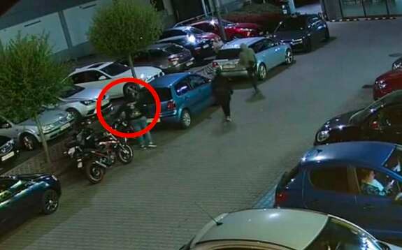 Region. Połasił się na motocyklowy kask zostawiony przy pojeździe, sporo go to kosztowało