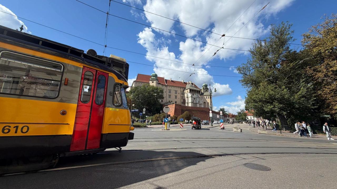 Poznański tramwaj na gościnnych występach w Krakowie. Z niespodzianką dla pasażerów