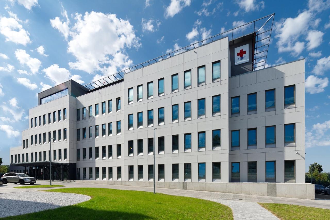 Wicedyrektor wielkopolskiego szpitala po wyroku za pobicie nie może leczyć dzieci. Ale wyroków ma więcej