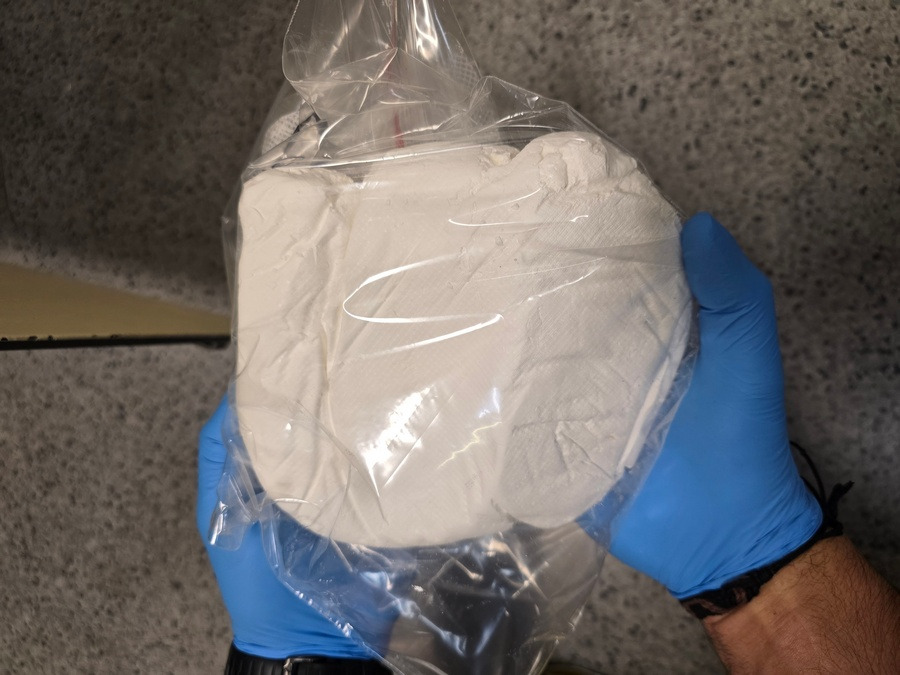 Ponad 4,5 kg narkotyków nie trafi do odbiorców. Policjanci z regionu zatrzymali dilerów