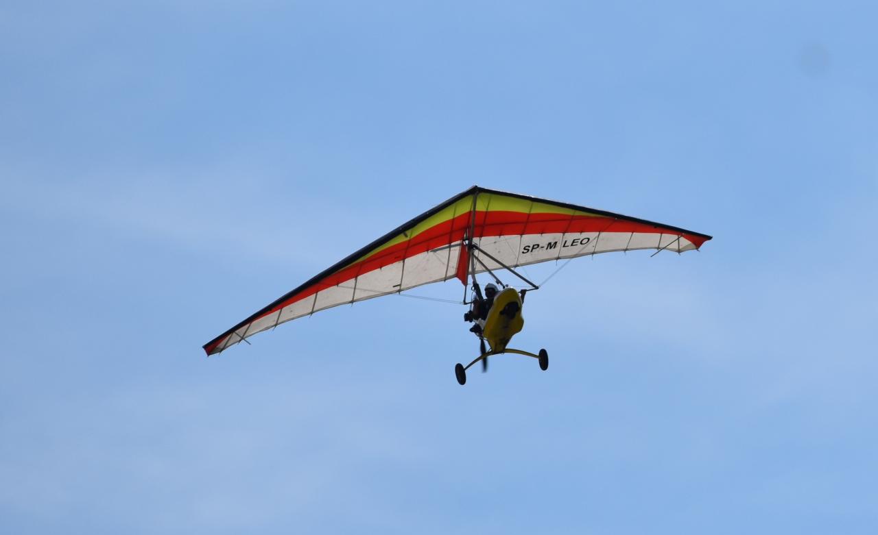 Wypadek z udziałem motolotni w regionie. Uderzyła w budynek mieszkalny