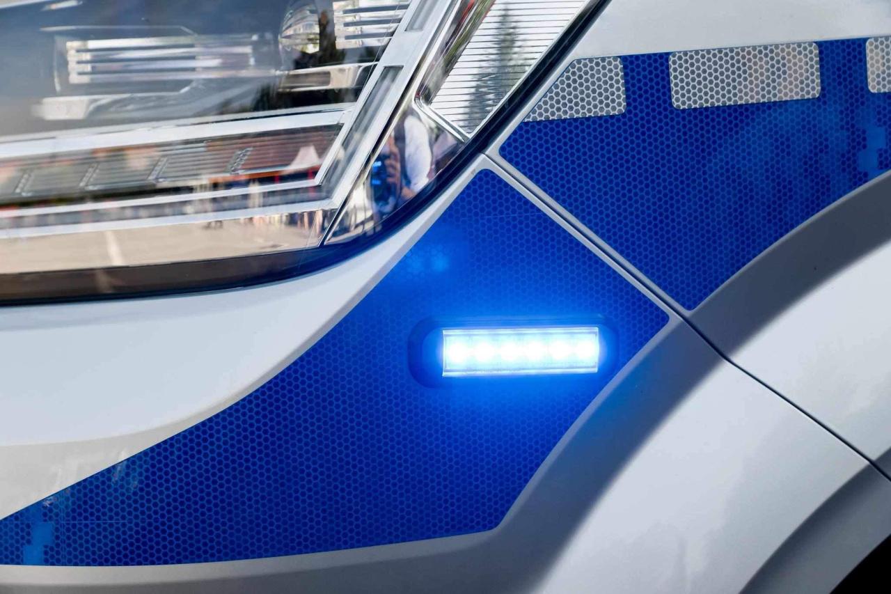 Działania policji na parkingu przy markecie w regionie. Zatrzymano 35-latkę