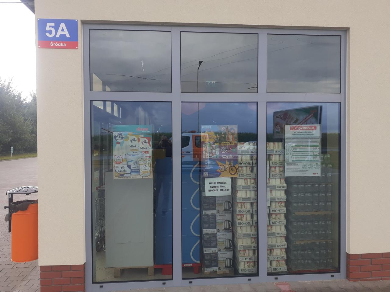 Market pod Poznaniem od miesięcy był gotowy, ale zamknięty. W końcu go otworzyli