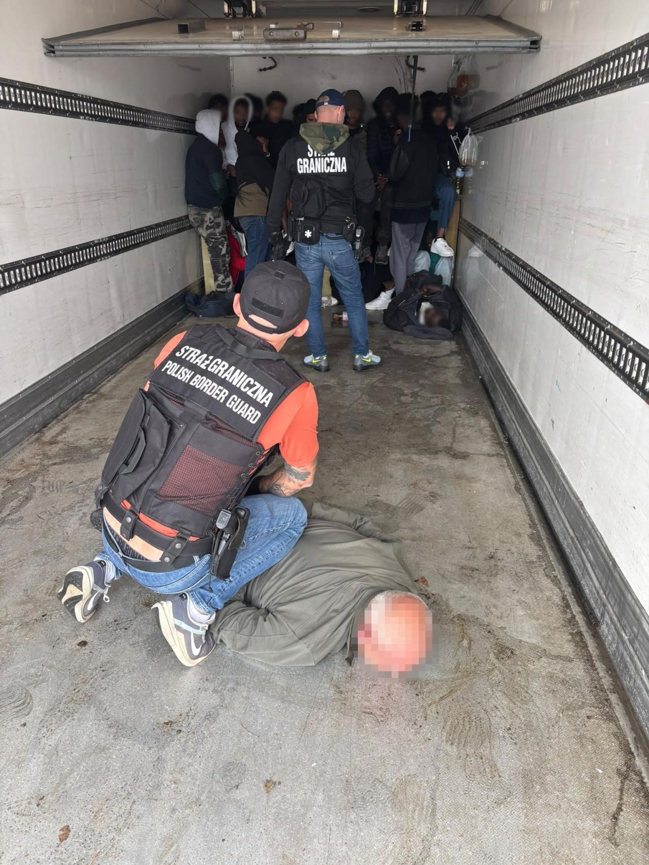 Ciężarówka pełna migrantów zatrzymana na A2. Jest więcej informacji