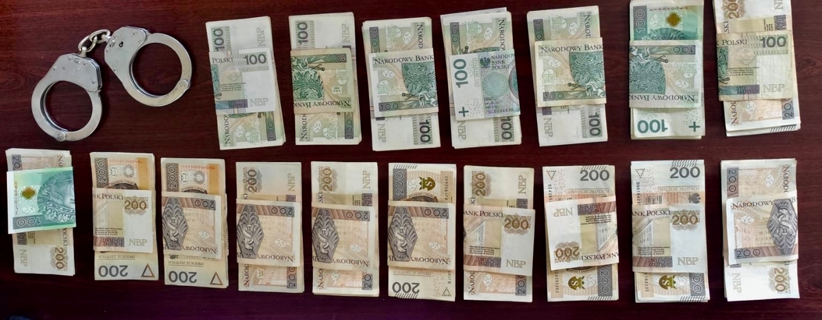 Bardzo kosztowna zguba w regionie. Wychodząc z klubu zostawił kamizelkę z 20 tysiącami złotych. gwałtownie zniknęła