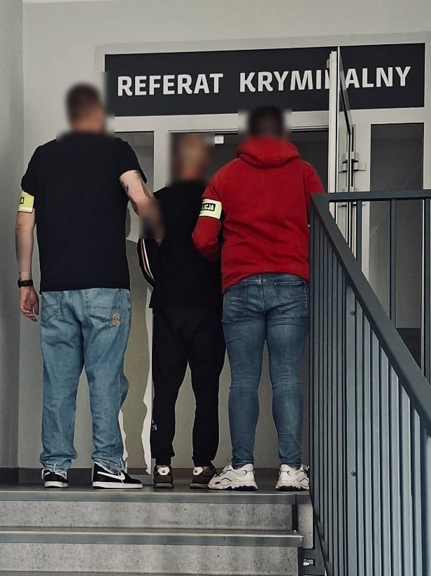Kradzież rozbójnicza pod Poznaniem. Ukradł towar ze sklepu warty 14 złotych i potraktował gazem ochroniarza