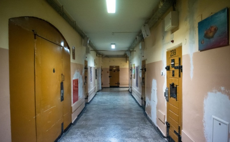 Policjanci zatrzymali mężczyznę, który ukrywał się przed więzieniem