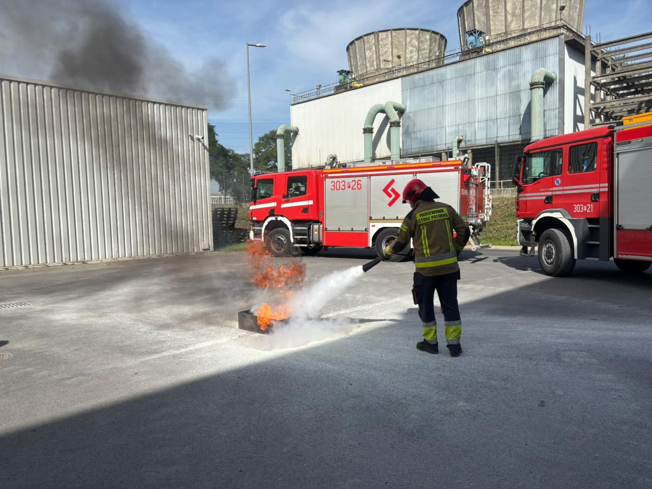 Ewakuacja podczas szkolenia na terenie poznańskiego zakładu