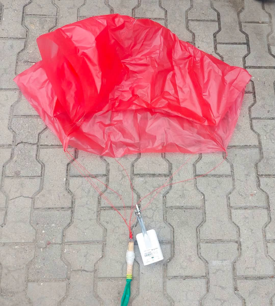 Nietypowy obiekt wylądował na posesji w regionie