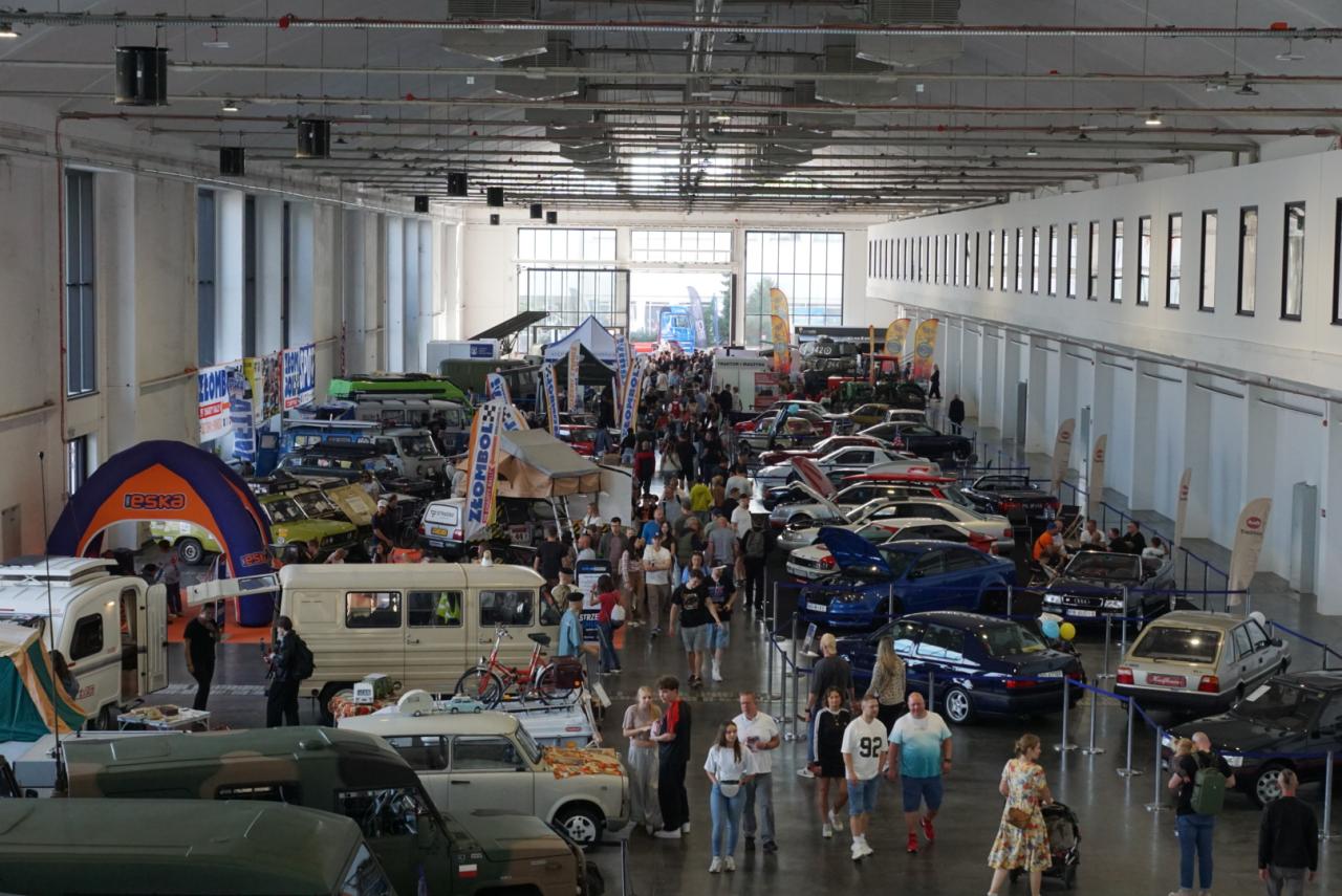 Trwa wielka impreza dla fanów motoryzacji w Poznaniu. Zajmują kilka pawilonów