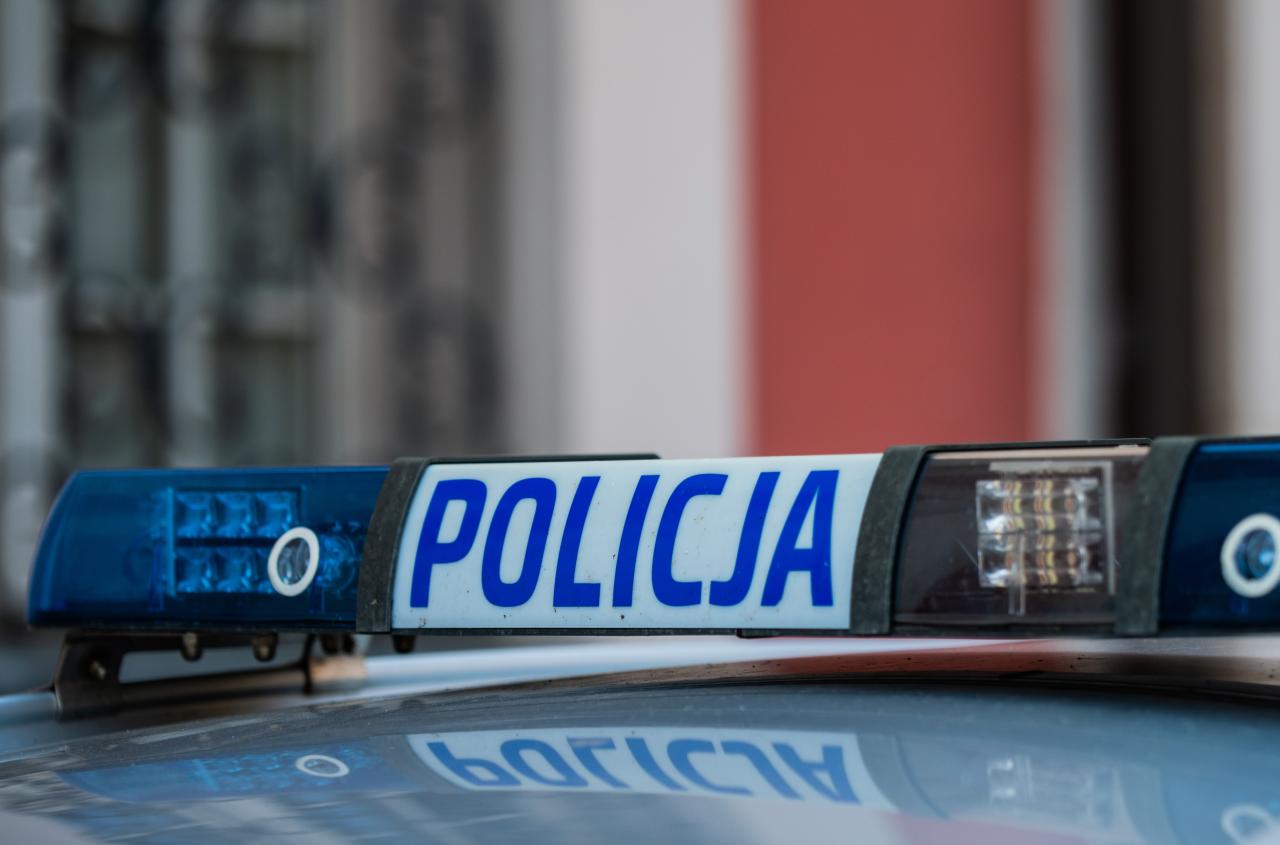 Kierujący Fordem w regionie nie ustąpił pierwszeństwa i potrącił dziecko na hulajnodze. Ojciec 7-latka musi zapłacić 1000 zł