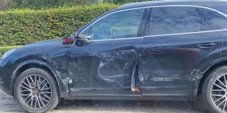 Tramwaj najechał na auta na Królowej Jadwigi. 5 uszkodzonych aut!