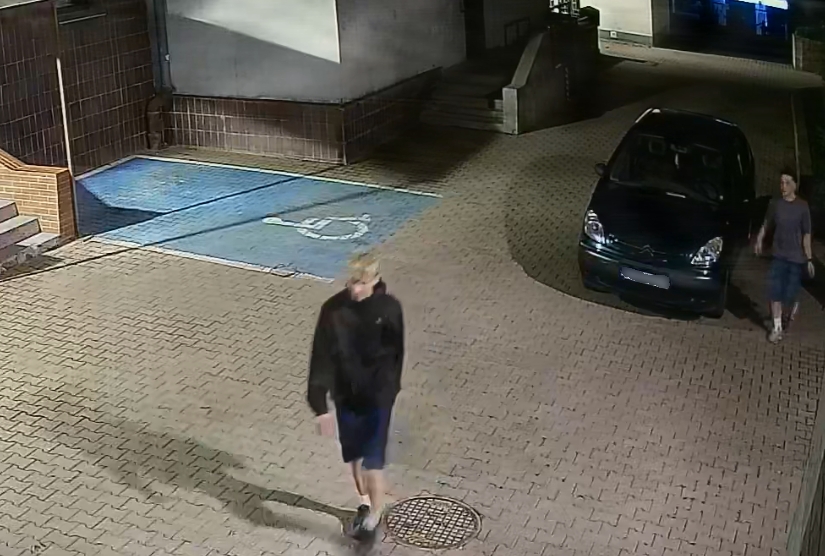 Uszkodzona furtka w Poznaniu, straty na 7 tysięcy złotych. Poznajesz ich?