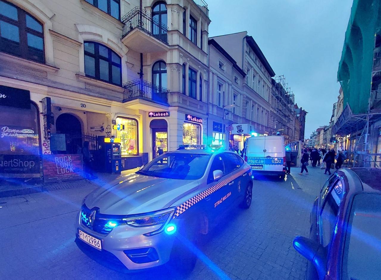 Wymachiwał nożem na Starym Mieście. Interwencja służb