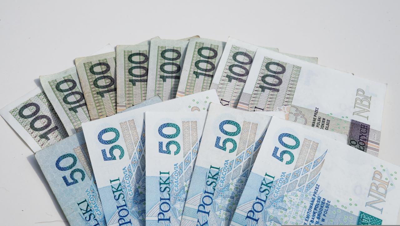 Chciał kupić na popularnym portalu traktorek ogrodowy. Stracił 38 tysięcy złotych