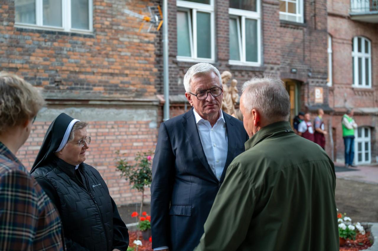 Premiera filmu o działalności poznańskich sióstr elżbietanek. To poruszający dokument o "fyrtlu miłosierdzia"
