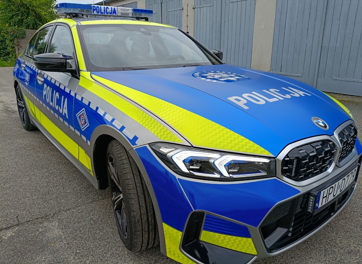 Policjanci z regionu od wczoraj użytkują nowe BMW z dodatkowym wyposażeniem. To realizacja projektu unijnego