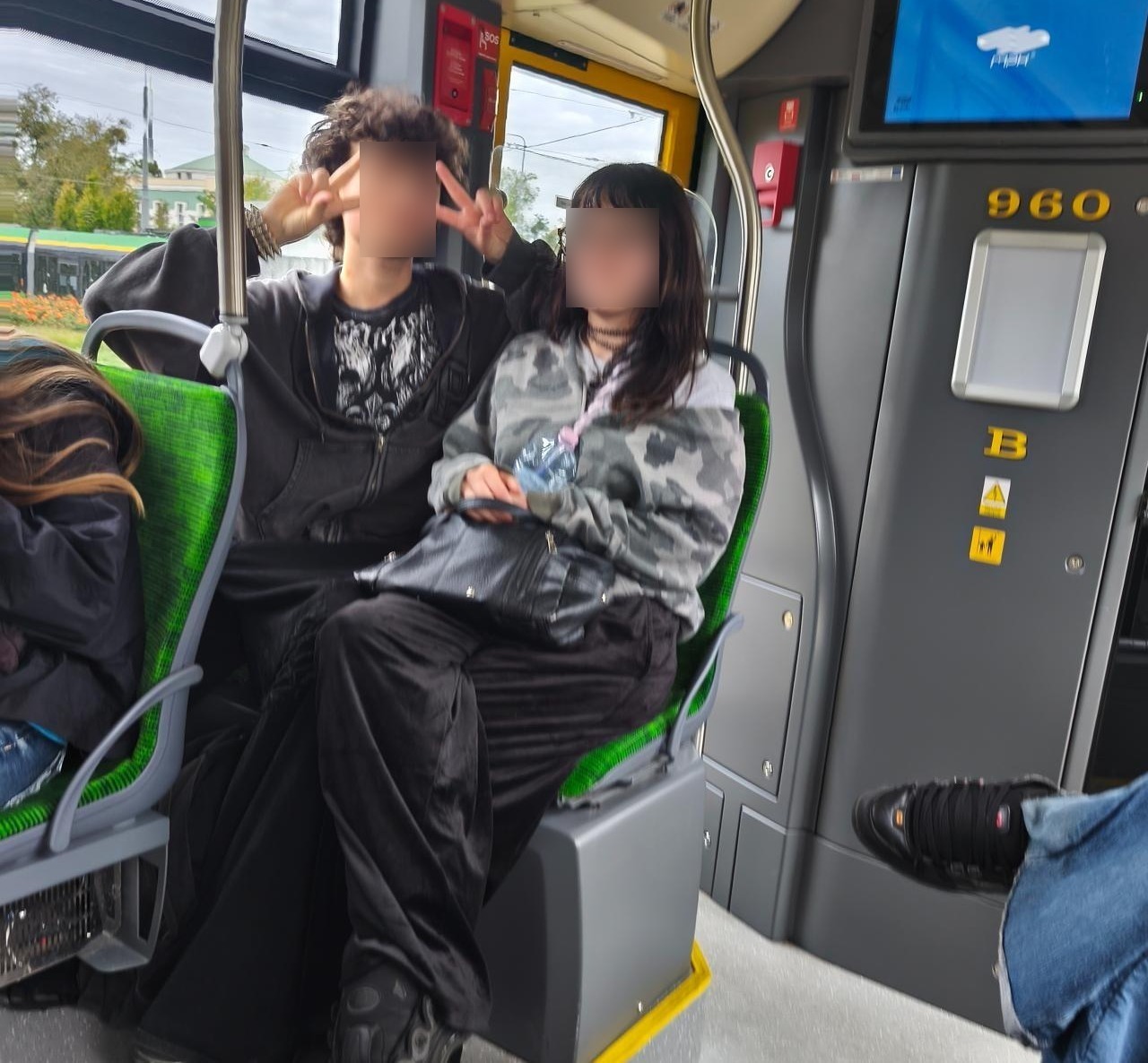 Paliła w tramwaju "z dyfuzora". Reakcji na skargi pasażerów nie było