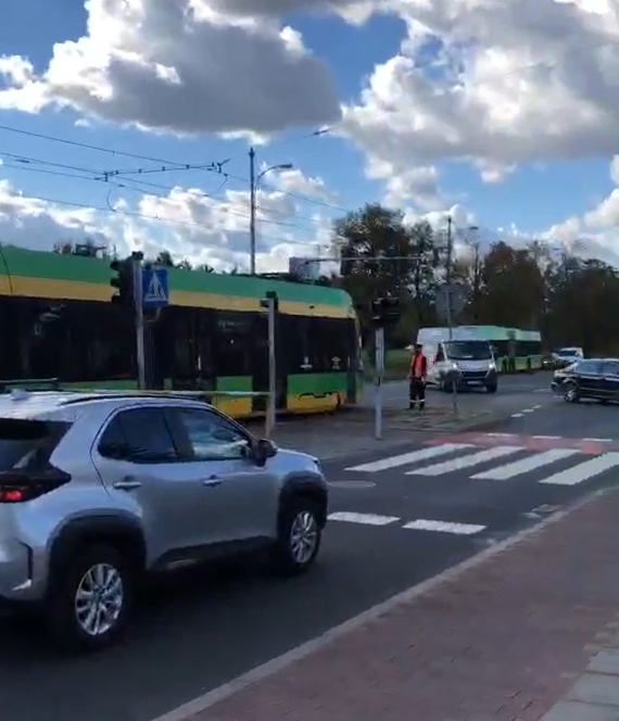 Tramwaje kilka razy wjeżdżały na wyłączony odcinek trasy w Poznaniu. "Kompromitacja"