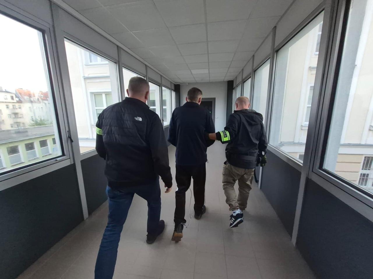 Poznańskie Archiwum X rozwiązało sprawę brutalnego zabójstwa sprzed 18 lat. Zatrzymano wnuka ofiary