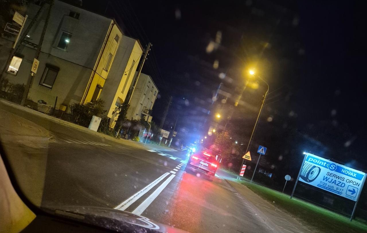 Przejazd kolejowy na Dębcu znowu utrapieniem dla kierowców. "15 minut oczekiwania"