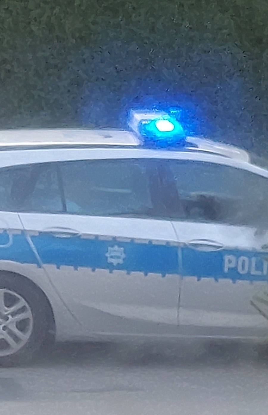 Mężczyzna jechał rowerem nie trzymając kierownicy. Słono za to zapłacił